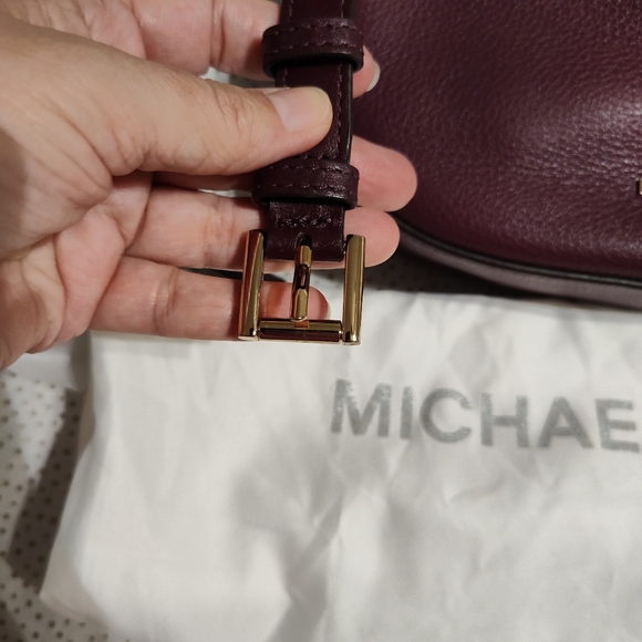 Exquisite Michael Kors Leather Raven Medium Messenger handbag Purse Plum NWOT - Picture 11 of 13